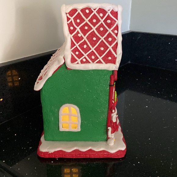 LIT Gingerbread House PET SHOP w/Gingerbread Dogs, Christmas Tree with Bones - Picture 4 of 13